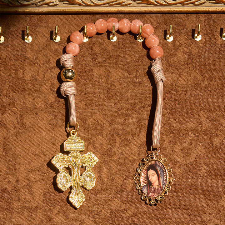 Christianartworkshop Rosario tascabile della Madonna benedicente con crocifisso: tenera devozione da portare ogni giorno - image 1