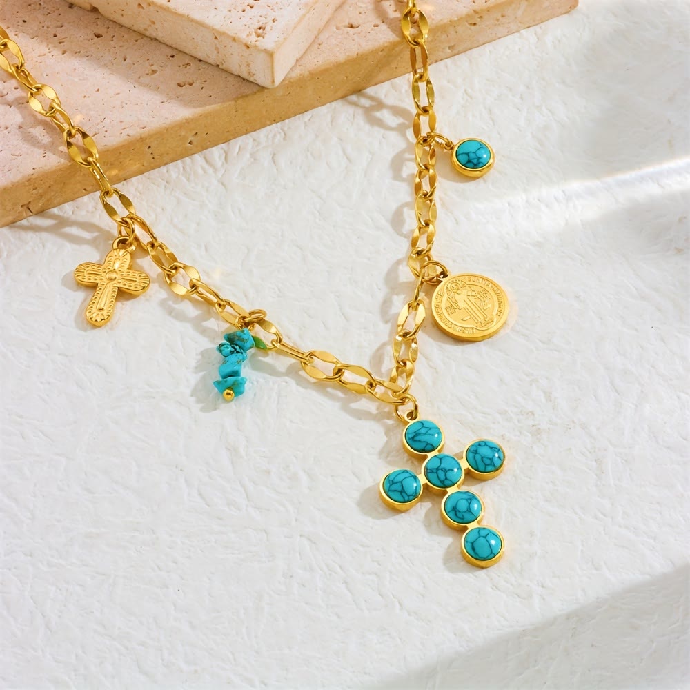 Collana con croce e medaglia in tre stili di Christianartworkshop: delicata devozione da indossare ogni giorno - UN - image 0