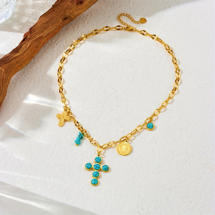 Collana con croce e medaglia in tre stili di Christianartworkshop: delicata devozione da indossare ogni giorno - image 4