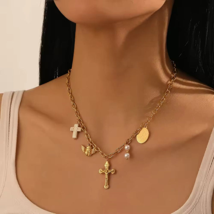 Collana con croce e medaglia in tre stili di Christianartworkshop: delicata devozione da indossare ogni giorno - C - image 8