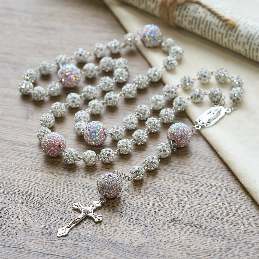 Christianartworkshop Rosario con grani scintillanti e Madonna e Crocifisso: silenzioso promemoria di grazia e devozione - image 3