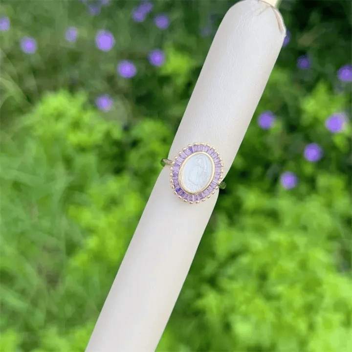 Christianartworkshop Anello Our Lady con zirconi multi-tono: grazia rilassante per le giornate frenetiche - Viola (adatto per taglie USA 6-11) - image 3