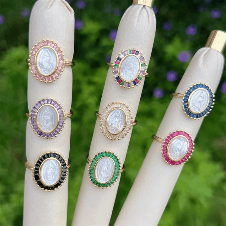 Christianartworkshop Anello Our Lady con zirconi multi-tono: grazia rilassante per le giornate frenetiche - image 0