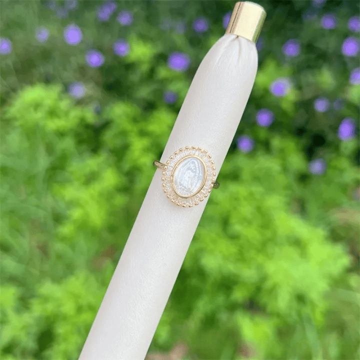Christianartworkshop Anello Our Lady con zirconi multi-tono: grazia rilassante per le giornate frenetiche - Bianco (adatto per taglie USA 6-11) - image 9