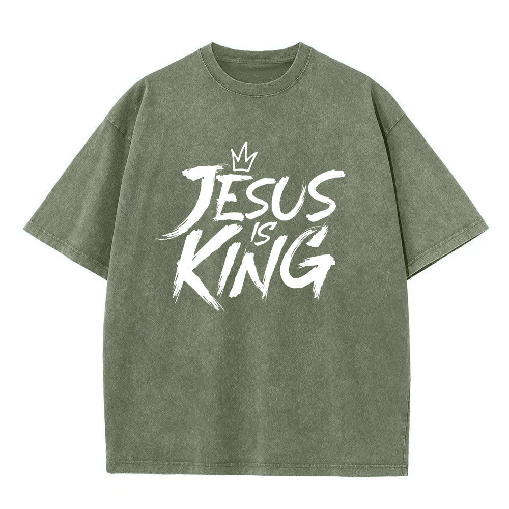 Christianartworkshop Maglietta unisex lavata Jesus Is King - Verde militare - 5XL - image 5