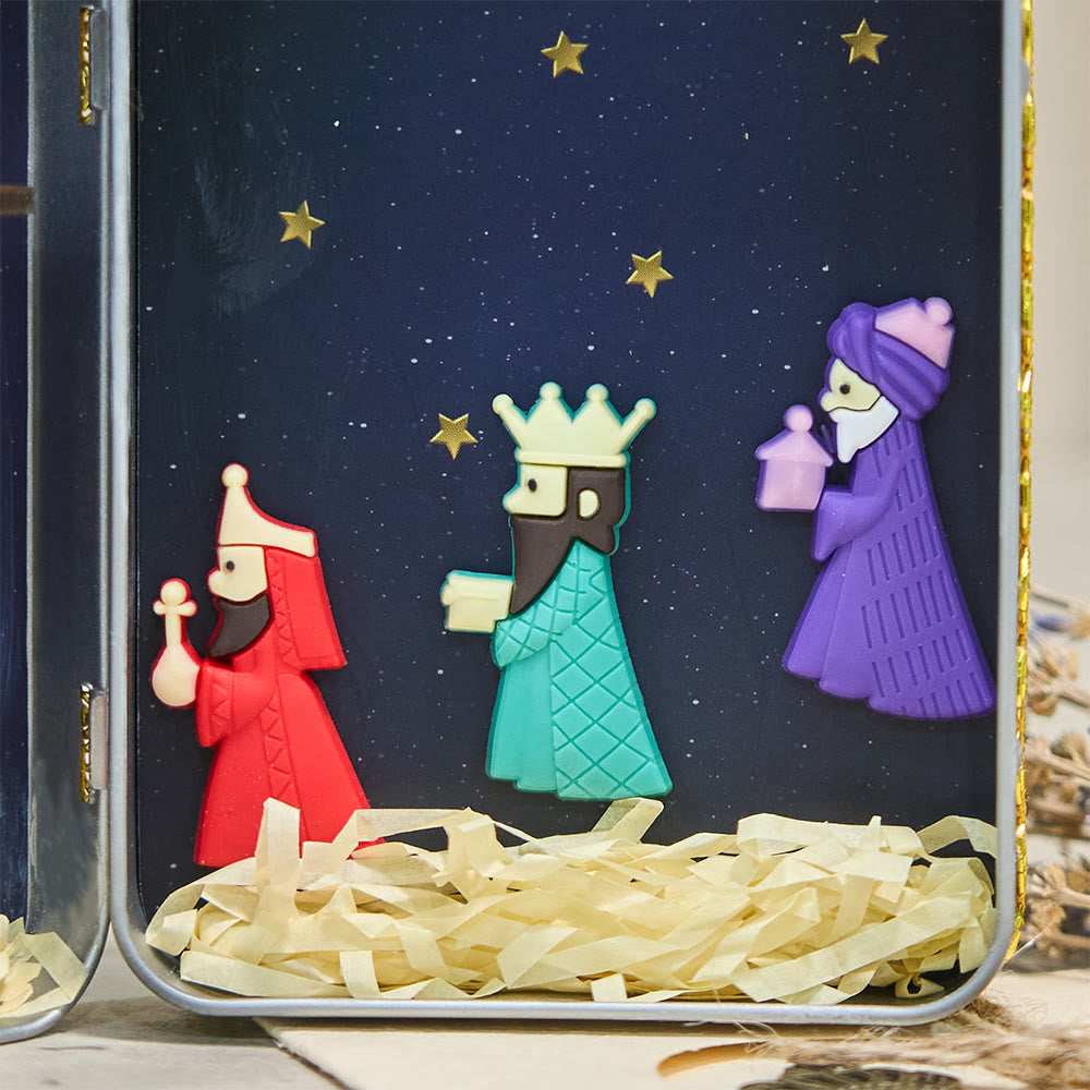 Christianartworkshop Presepe di latta: una celebrazione compatta della fede e della storia del Natale - image 2