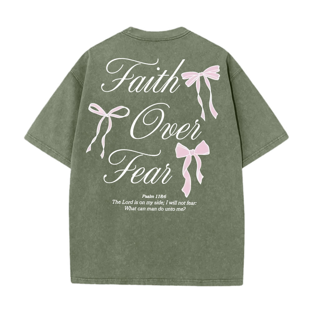 Christianartworkshop Maglietta unisex lavata "Fede contro la paura" - Verde militare - 5XL - image 7
