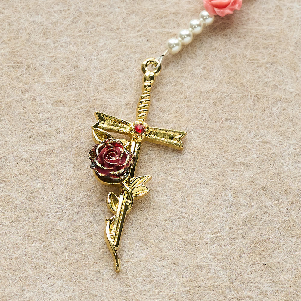 Rosario di camelia rosa tenue con la Madonna Christianartworkshop : accessorio di fede delicata - image 6