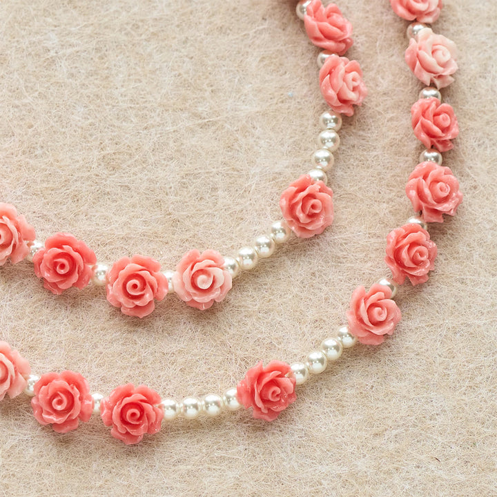 Rosario di camelia rosa tenue con la Madonna Christianartworkshop : accessorio di fede delicata - image 4