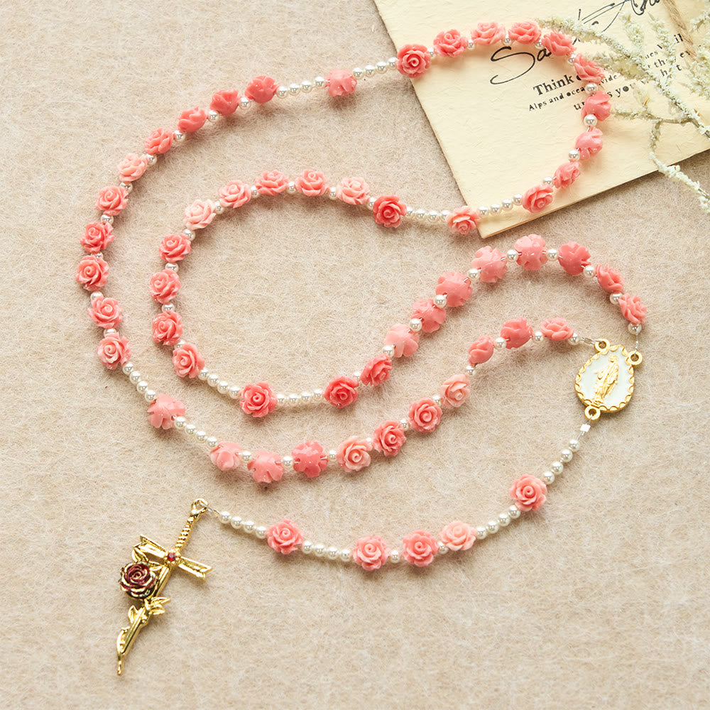 Rosario di camelia rosa tenue con la Madonna Christianartworkshop : accessorio di fede delicata - image 1
