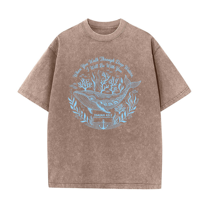 Christianartworkshop Isaia 43:2 Balena Oceano Graphic T-shirt unisex lavata - Marrone - 5XL - image 7
