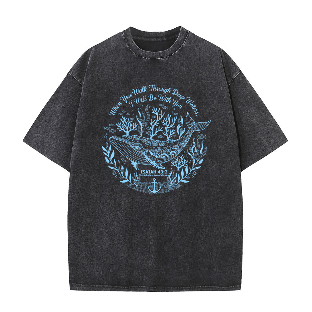 Christianartworkshop Isaia 43:2 Balena Oceano Graphic T-shirt unisex lavata - Nero - 5XL - image 4
