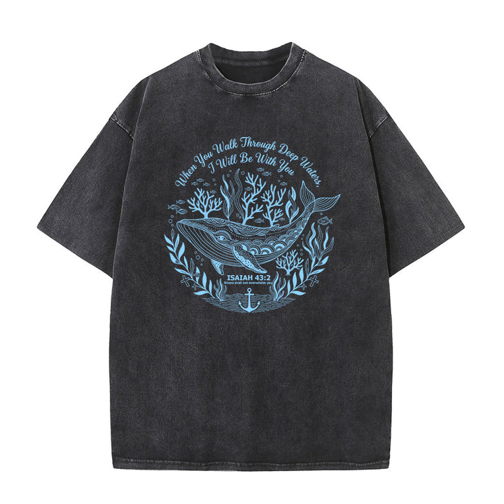Christianartworkshop Isaia 43:2 Balena Oceano Graphic T-shirt unisex lavata - Nero - 5XL - image 4