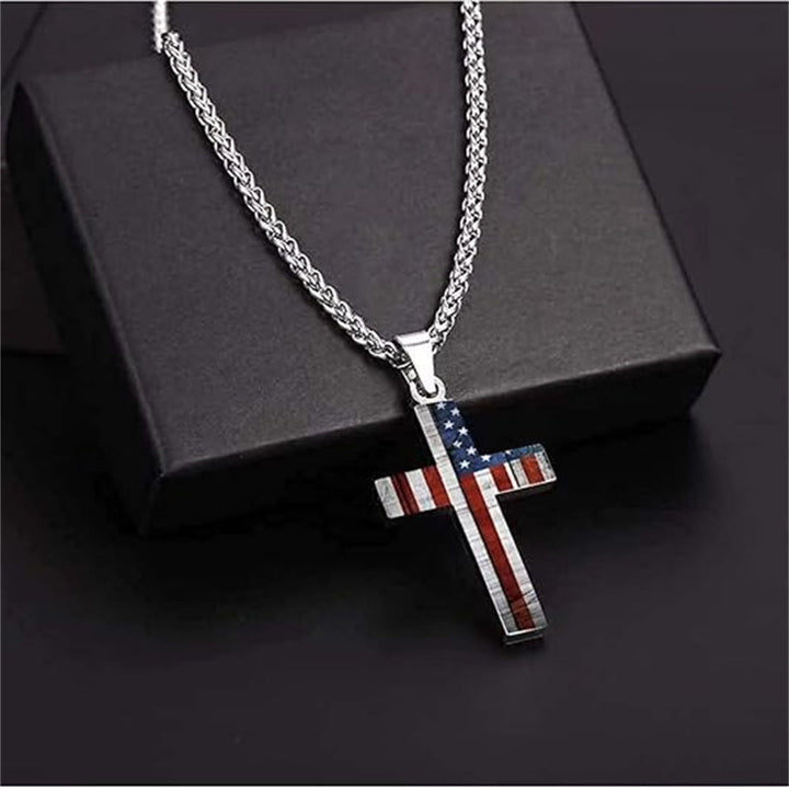 Christianartworkshop Collana con croce in metallo e motivo della bandiera americana: porta fede e onore vicino al cuore - image 2