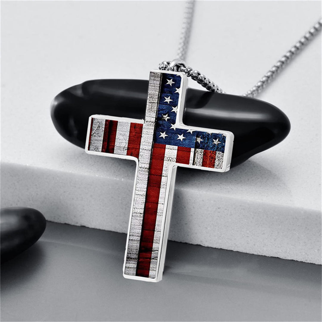 Christianartworkshop Collana con croce in metallo e motivo della bandiera americana: porta fede e onore vicino al cuore - Croce della bandiera americana - image 0