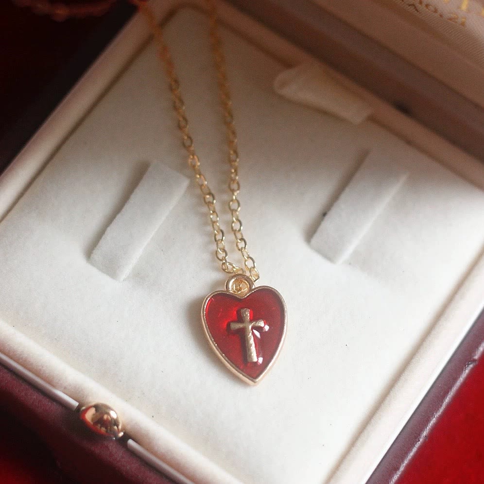 Christianartworkshop Collana e orecchini con ciondolo a forma di cuore e croce abbinati: incarna il suo tenero amore - image 1