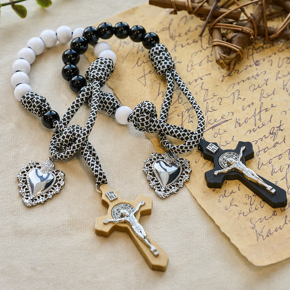 Christianartworkshop Set di rosari tascabili per coppie di amanti dell'amore eterno con cuore sacro e crocifisso - Set coppia (bianco e nero) - image 0