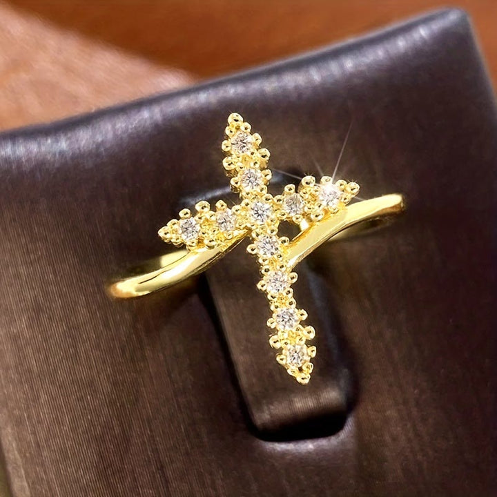 Anello a croce Christianartworkshop con accenti di zirconi cubici a grappolo: incarna la Sua dolce grazia - image 2