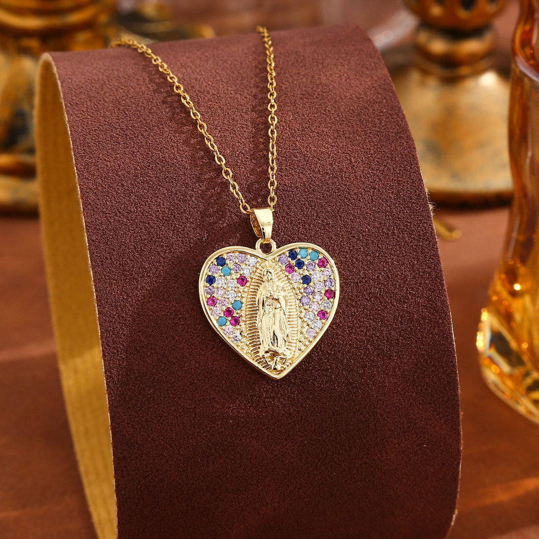 Christianartworkshop Collana Radiant Our Lady con zirconi cubici a forma di cuore: indossala ogni giorno per custodire la sua bellezza - image 3