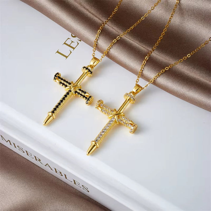Christianartworkshop Collana con croce ispirata alle unghie e zirconi cubici: tieni stretta la Sua grazia - image 5
