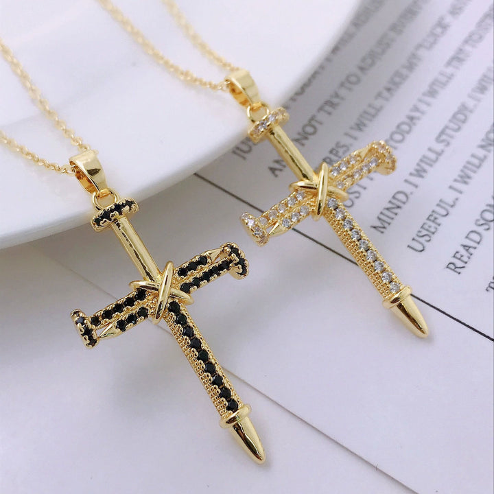 Christianartworkshop Collana con croce ispirata alle unghie e zirconi cubici: tieni stretta la Sua grazia - image 4