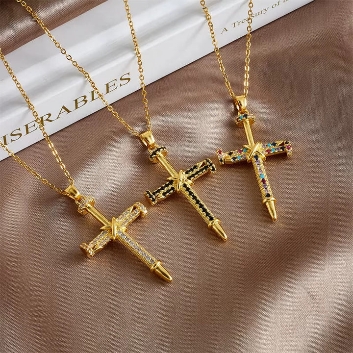 Christianartworkshop Collana con croce ispirata alle unghie e zirconi cubici: tieni stretta la Sua grazia - image 1