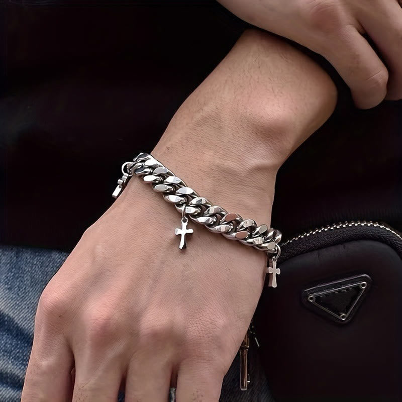 Bracciale a catena con ciondolo a forma di croce pendente Christianartworkshop : incarna la sua audace grazia - image 1