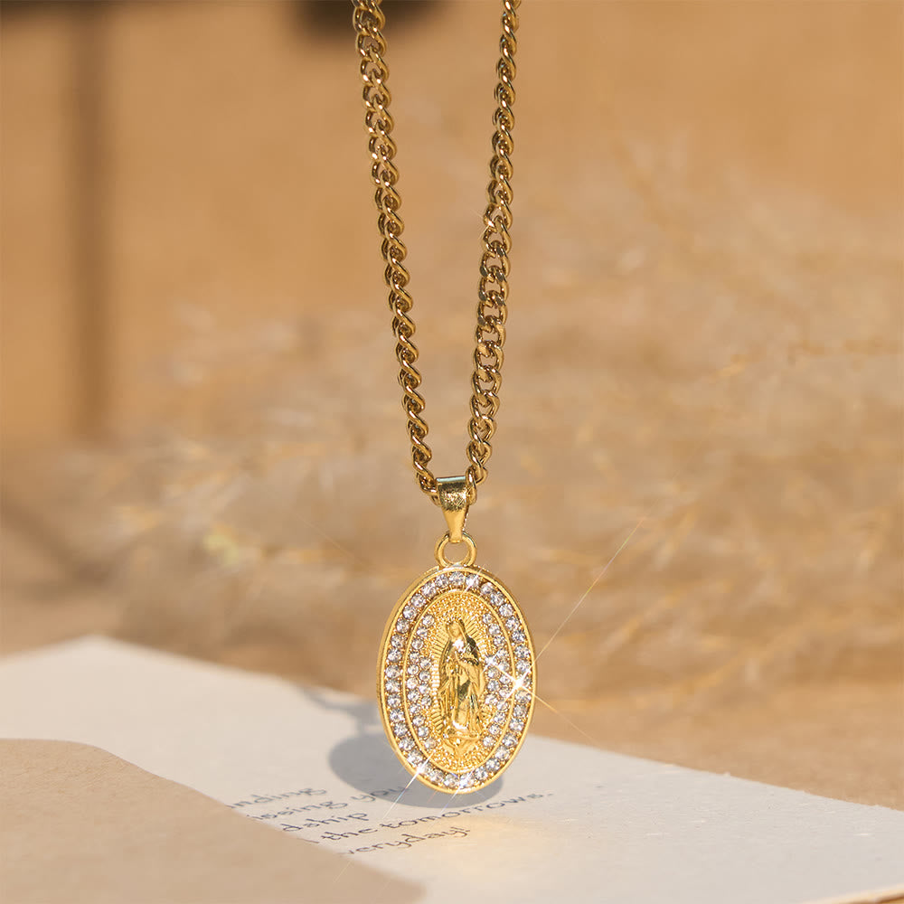 Christianartworkshop Collana con ciondolo a medaglione ovale scintillante della Madonna: incarna la sua tenera intercessione - image 4