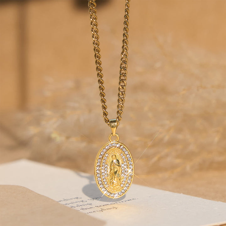 Christianartworkshop Collana con ciondolo a medaglione ovale scintillante della Madonna: incarna la sua tenera intercessione - image 4