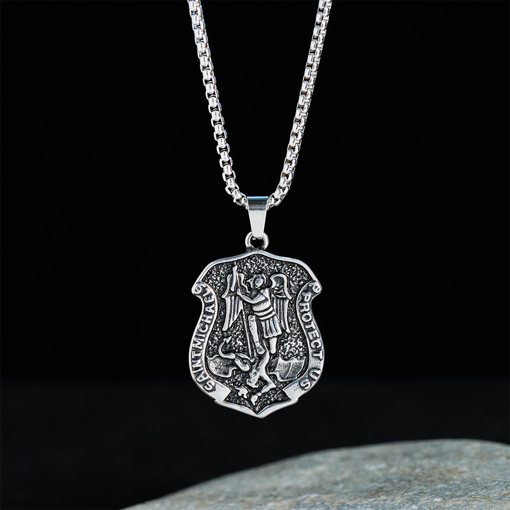 Christianartworkshop Collana anticata scura di San Michele: indossala ogni giorno per portare con te la sua forza - image 2