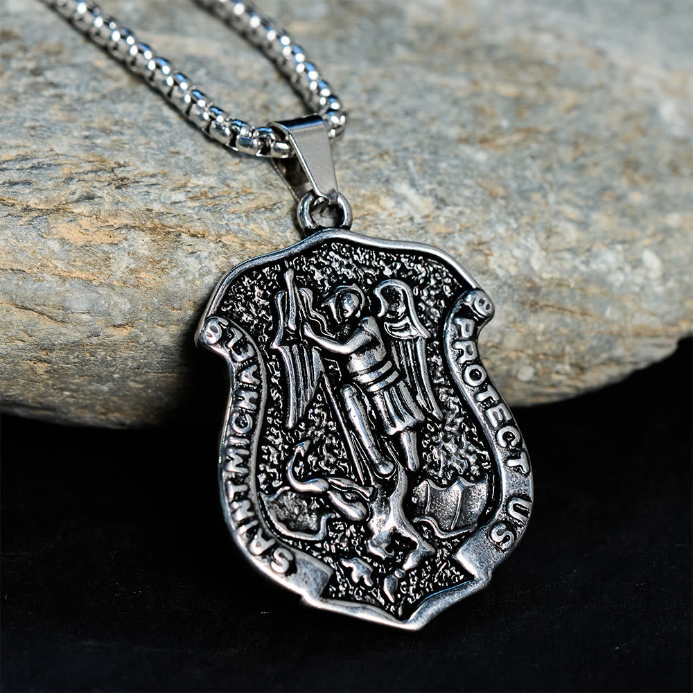 Christianartworkshop Collana anticata scura di San Michele: indossala ogni giorno per portare con te la sua forza - San Michele - image 0