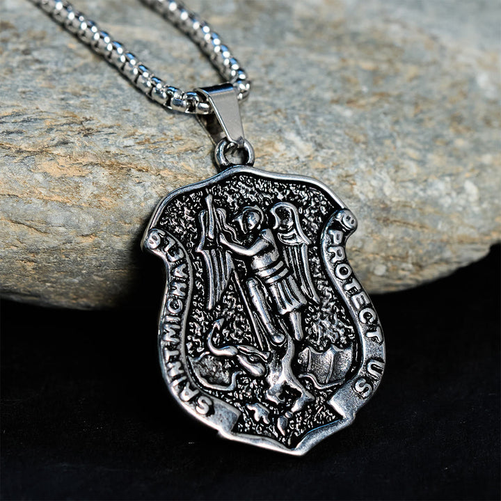 Christianartworkshop Collana anticata scura di San Michele: indossala ogni giorno per portare con te la sua forza - San Michele - image 0