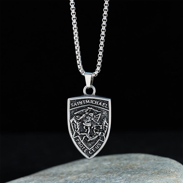 Christianartworkshop Collana con ciondolo "Scudetto di San Michele Proteggici": incarna la sua coraggiosa protezione - image 2