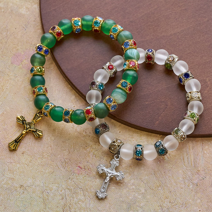 Christianartworkshop Bracciale con croce in agata verde smerigliata e vetro bianco: fede delicata in una texture luminosa - image 0