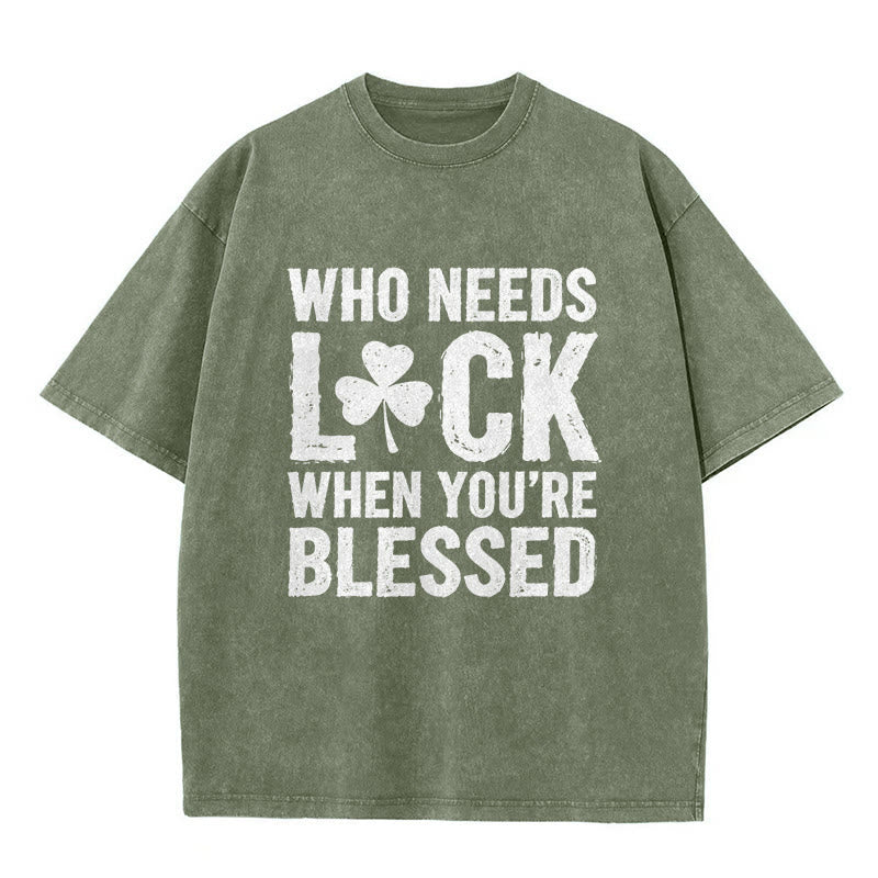 Christianartworkshop Chi ha bisogno di fortuna quando sei benedetto? Maglietta unisex lavata con trifoglio - Verde militare - 5XL - image 9