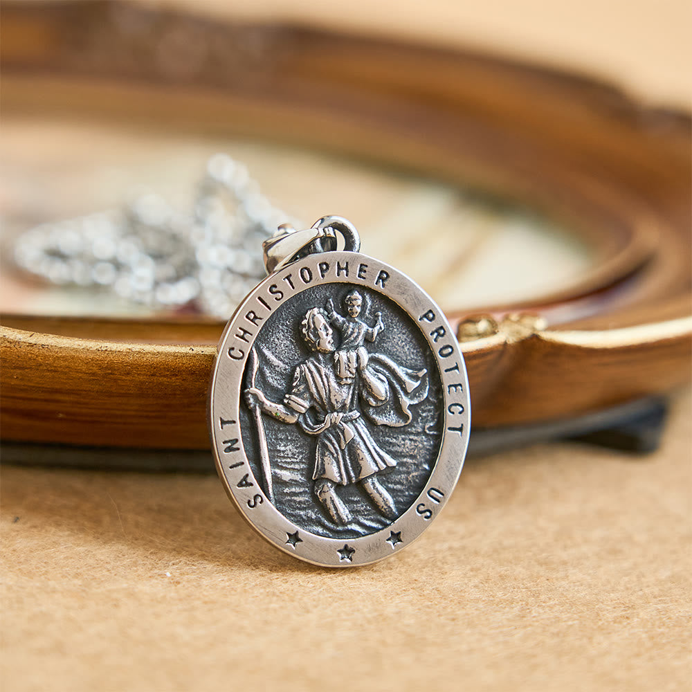 Christianartworkshop Collana con medaglione ovale "San Cristoforo ci protegga": incarna la protezione del suo viaggiatore - San Cristoforo - image 0