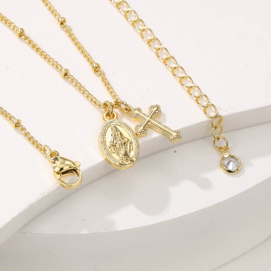 Christianartworkshop Collana dorata con doppio ciondolo a forma di croce e Madonna: incarna la Sua grazia e la Sua cura materna - image 1