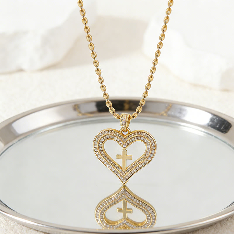 Christianartworkshop Collana con ciondolo a forma di cuore e croce dorata scintillante: incarna il Suo amore sacro - image 3
