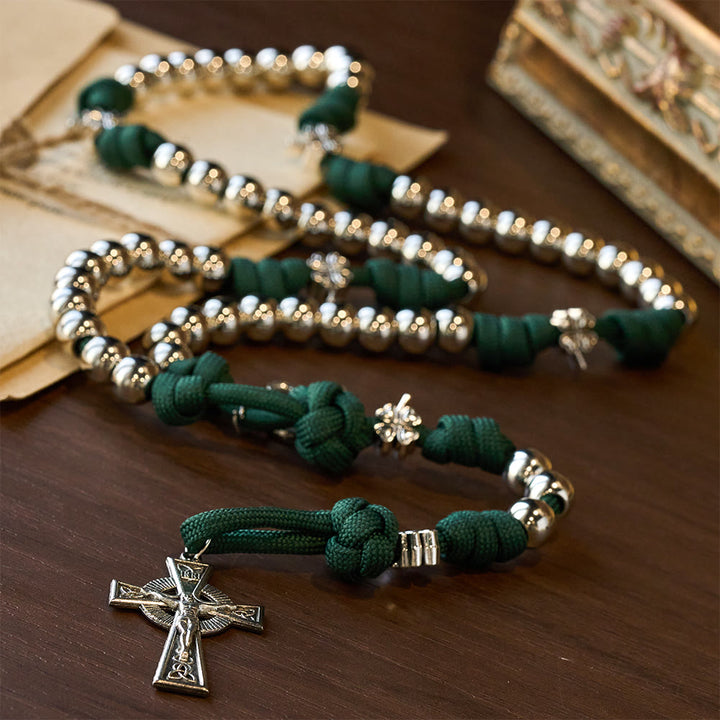 Rosario con paracord e crocifisso a quadrifoglio Christianartworkshop : incarna forza e devozione sacre - image 2