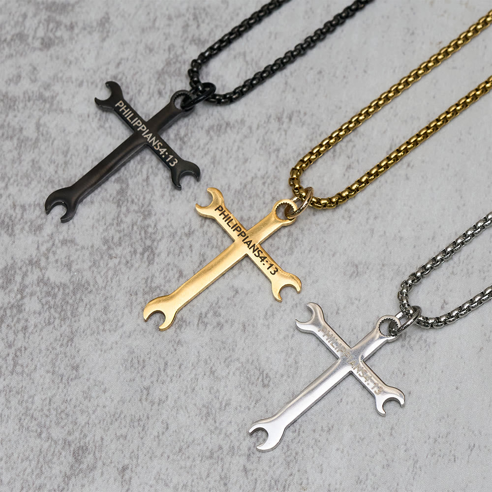 Collana minimalista con croce tricolore e chiave inglese Christianartworkshop con versetto biblico sulla fede e la forza - image 1
