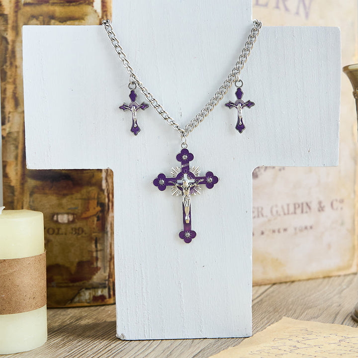 Christianartworkshop Collana con ciondolo a tripla croce, realizzata a mano in stile classico e colorato - Viola - image 2