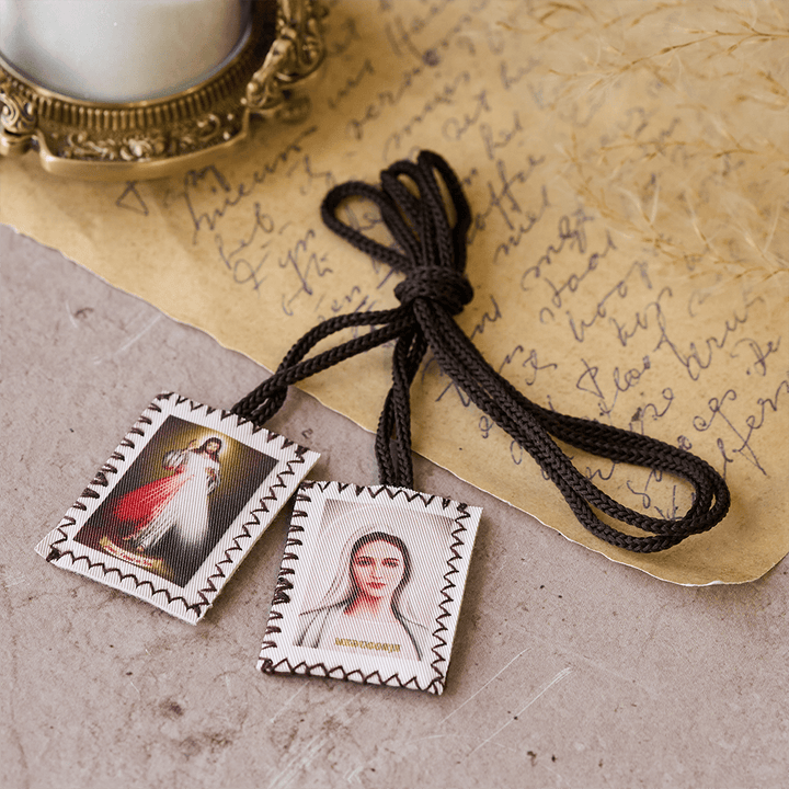 Christianartworkshop Scapolare bifacciale del Sacro Cuore e della Vergine Maria: una duplice devozione a Gesù e Maria - image 2
