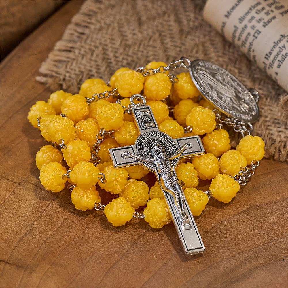 Rosario della crocifissione con perline di rosa gialla - image 7