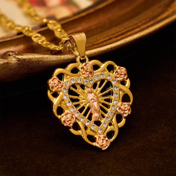 Christianartworkshop Collana traforata con cuore della Madonna e accento rosa: un promemoria quotidiano della sua intercessione - image 3