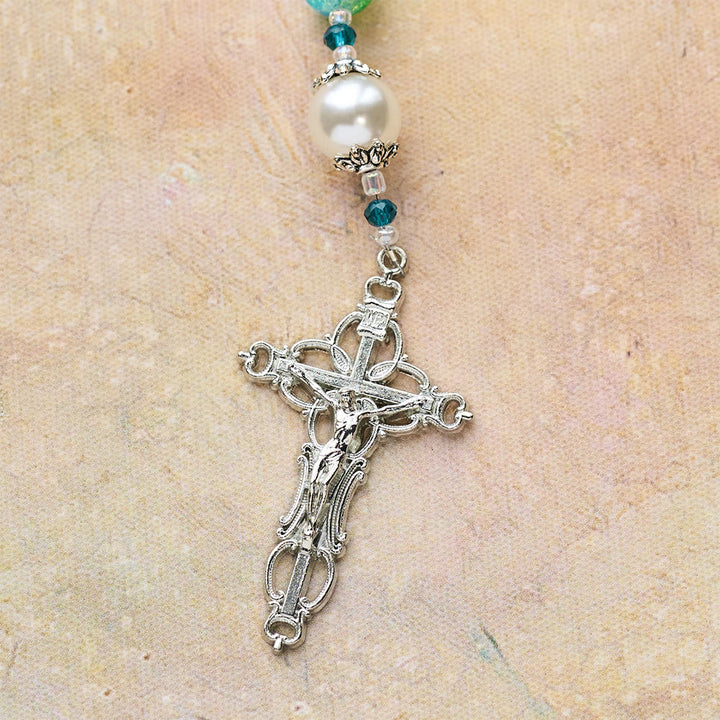 Christianartworkshop Rosario in vetro sfumato blu-verde con mani in preghiera e crocifisso - image 8