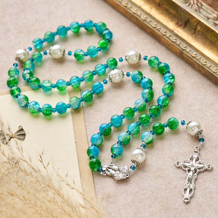 Christianartworkshop Rosario in vetro sfumato blu-verde con mani in preghiera e crocifisso - image 2