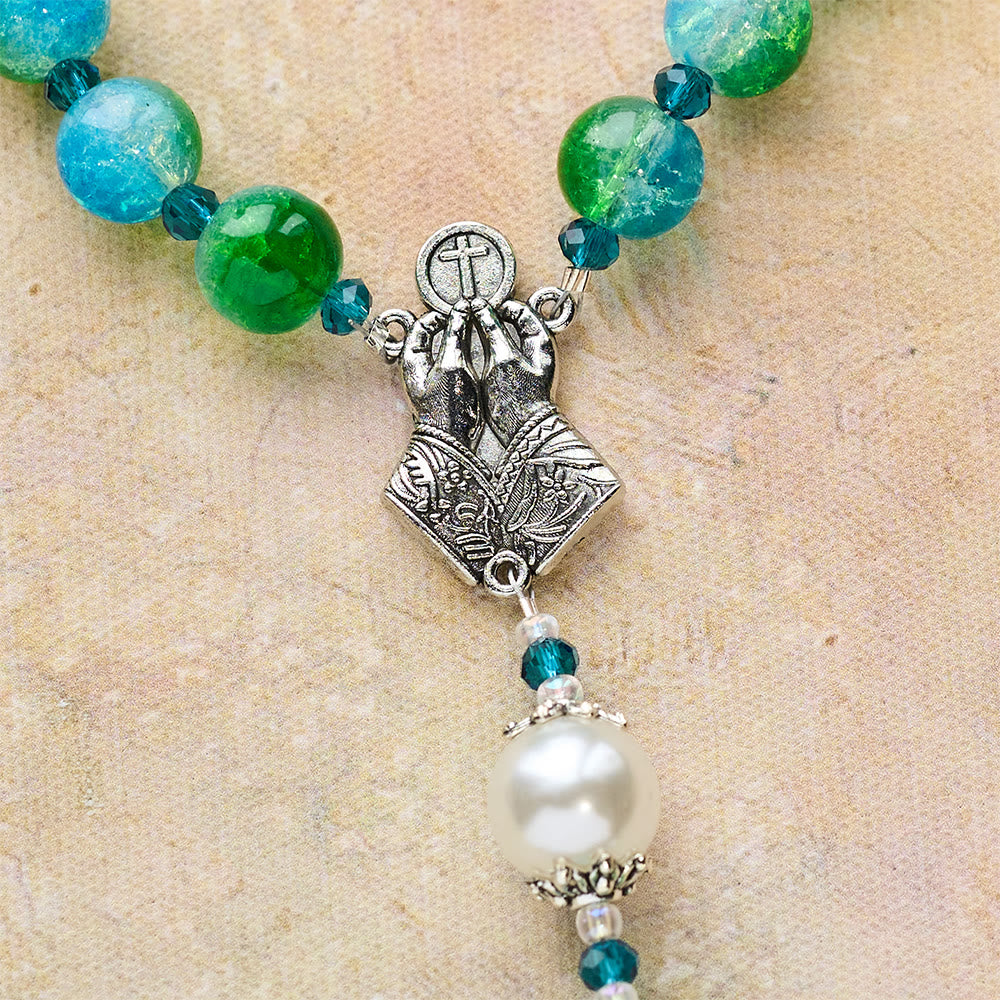 Christianartworkshop Rosario in vetro sfumato blu-verde con mani in preghiera e crocifisso - image 10