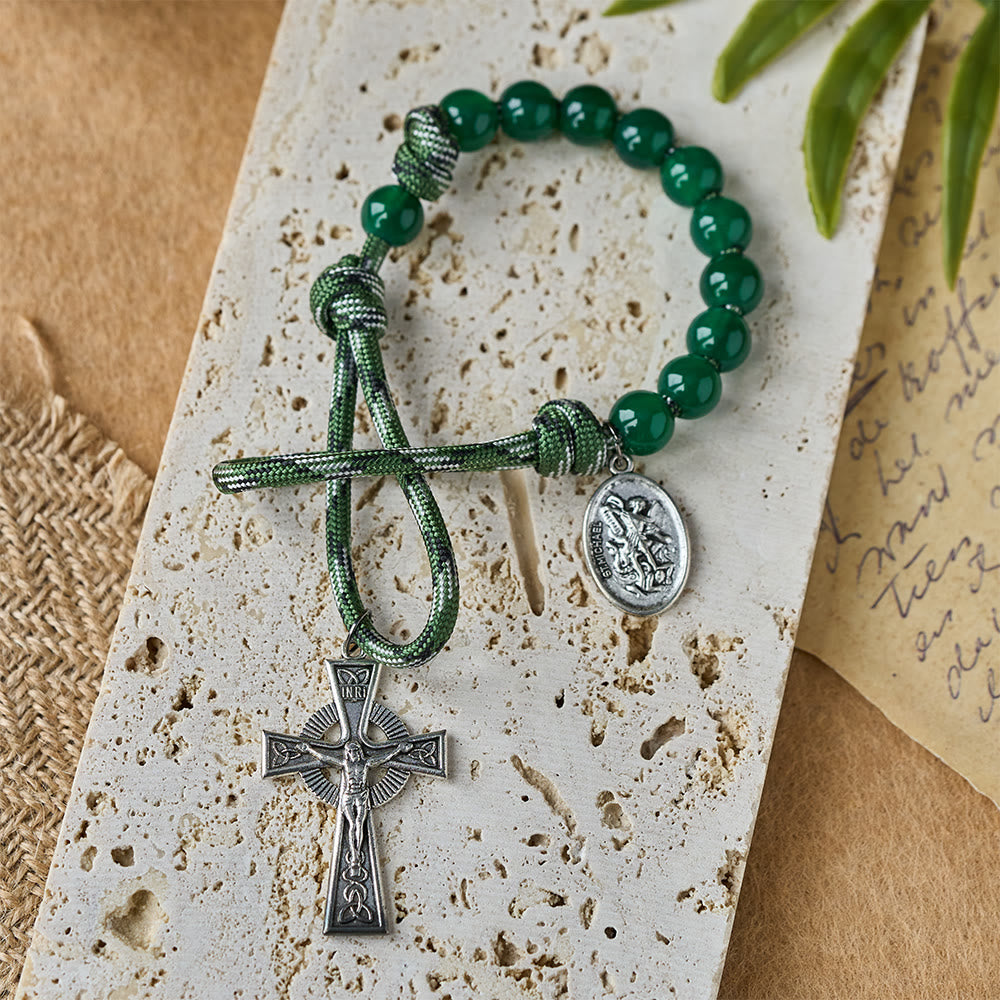 Christianartworkshop Rosario tascabile pasquale in avventurina verde con ciondolo di San Michele e croce celtica - image 1