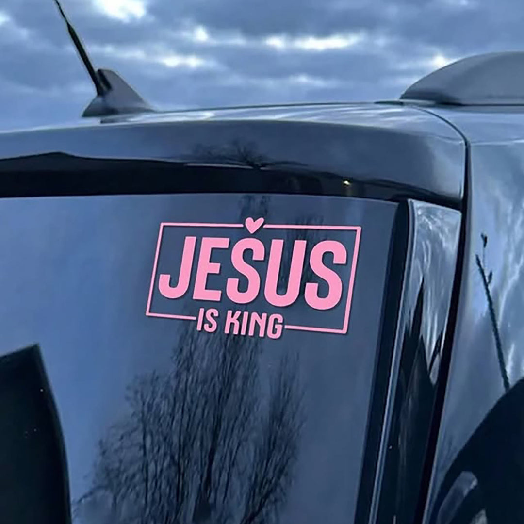 Christianartworkshop Adesivo per auto "Gesù Re" a forma di cuore: un simbolo sacro di preghiera per i viaggi quotidiani. - Rosa - Set da 10 - image 0