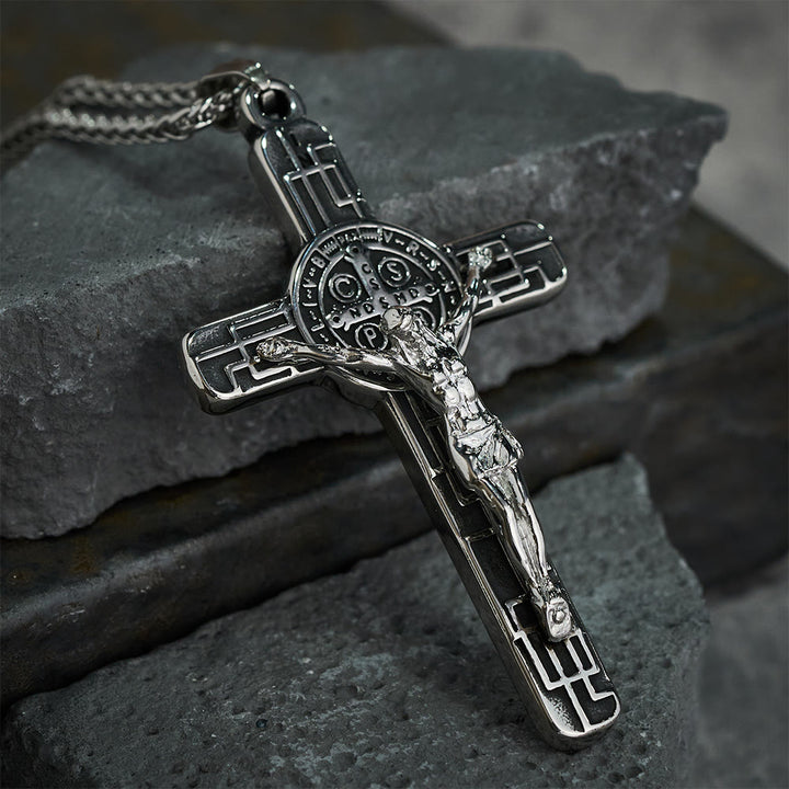 Collana con ciondolo a forma di crocifisso in stile classico retrò Christianartworkshop, con medaglia di protezione di San Benedetto. - image 13